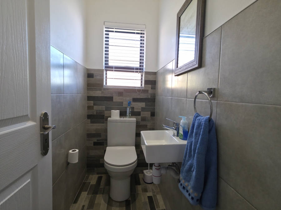 4 Bedroom Property for Sale in Noorsekloof Eastern Cape